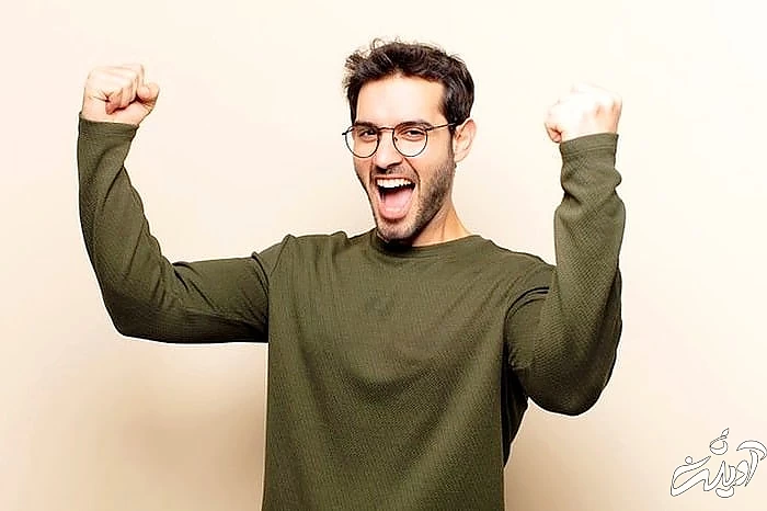 خندیدن از راهکارهای شاد بودن در زندگی خندیدن